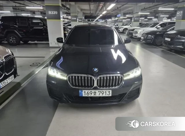 BMW 5 Series (G30) 2022 Черный из Кореи, фото 2