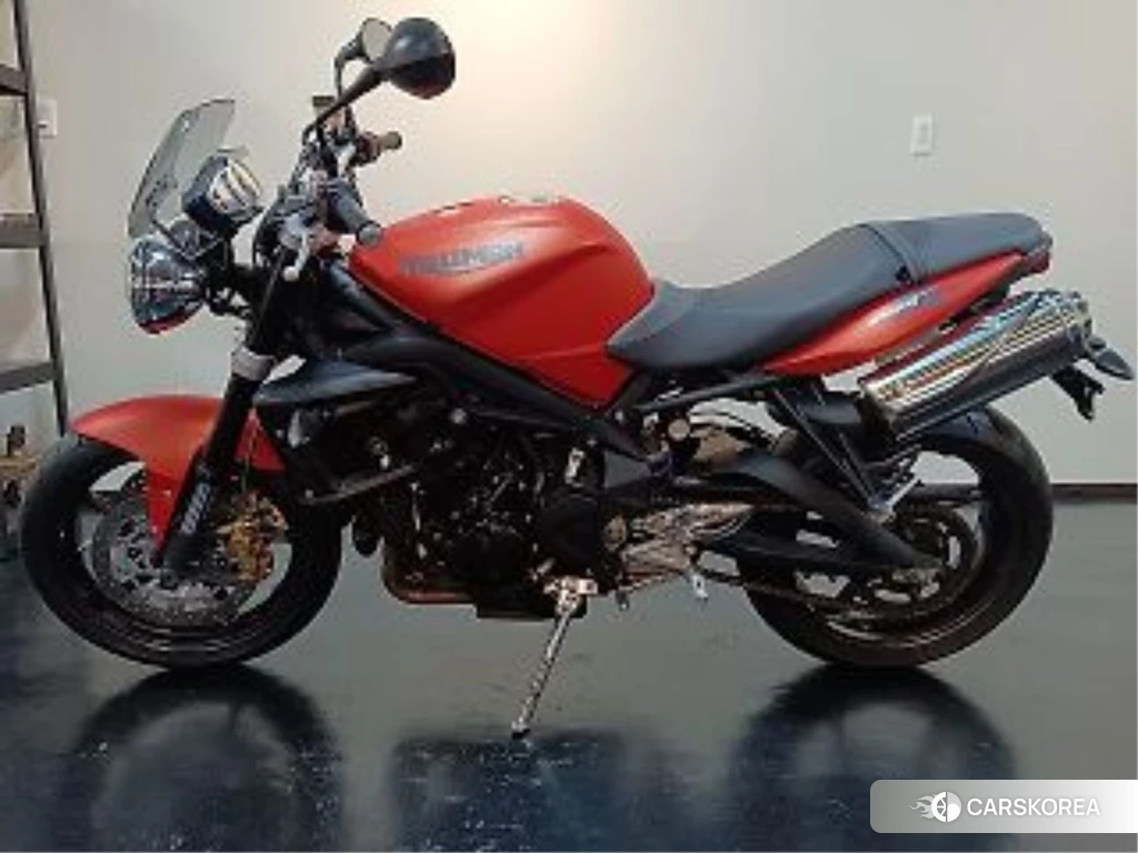 Проданный Triumph STREET TRIPLE R 2010 из Японии, фото 2