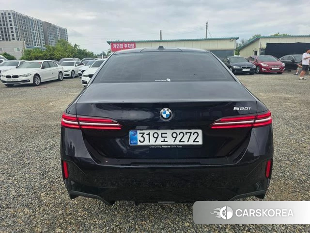 BMW 5 Series (G60) 2025 Черный из Кореи, фото 2
