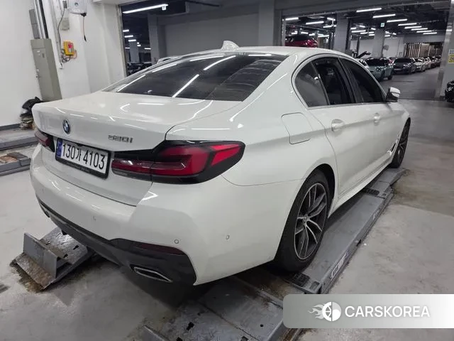 BMW 5 Series (G30) 2023 Белый из Кореи, фото 2