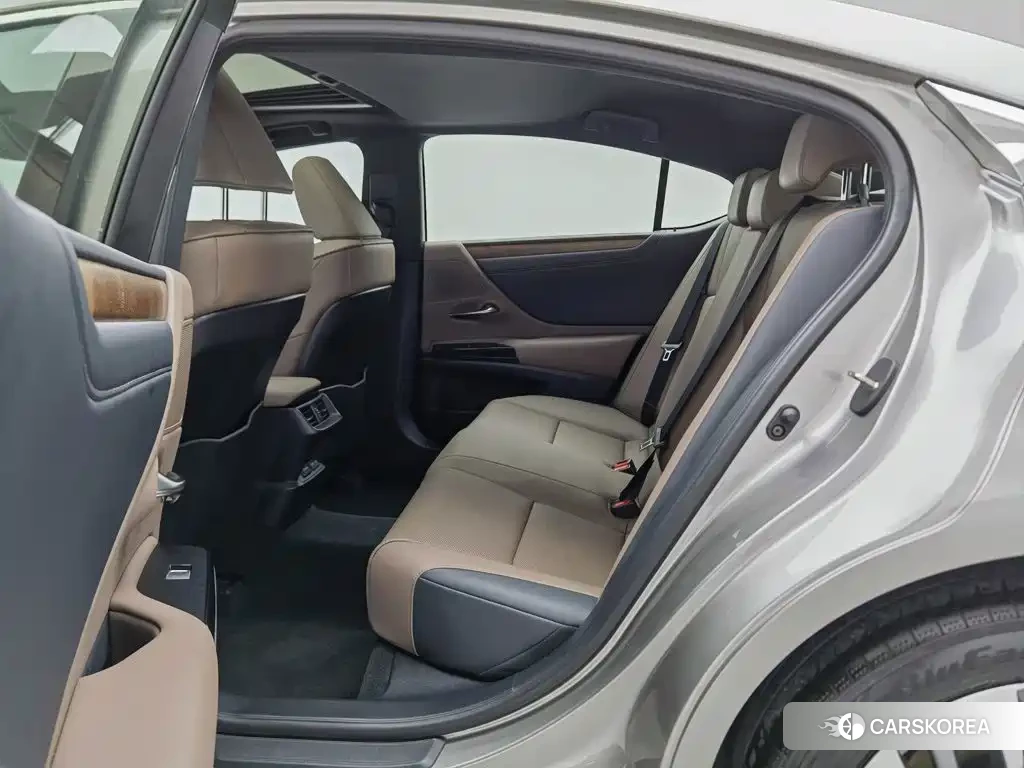 Lexus ES id 4669263 из Китая 12