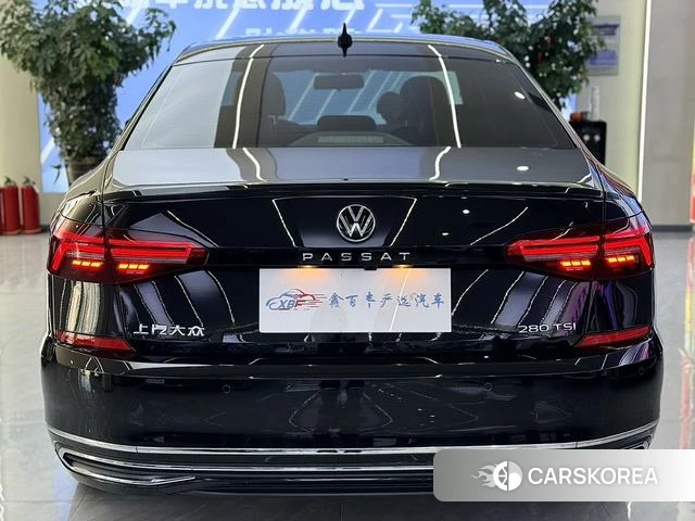Volkswagen Passat 2023 Черный из Китая, фото 4