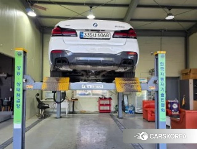 BMW 5 Series (G30) 2021 Белый из Кореи, фото 2