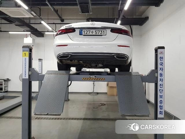 Mercedes-Benz E-Class W213 2022 Серый из Кореи, фото 2