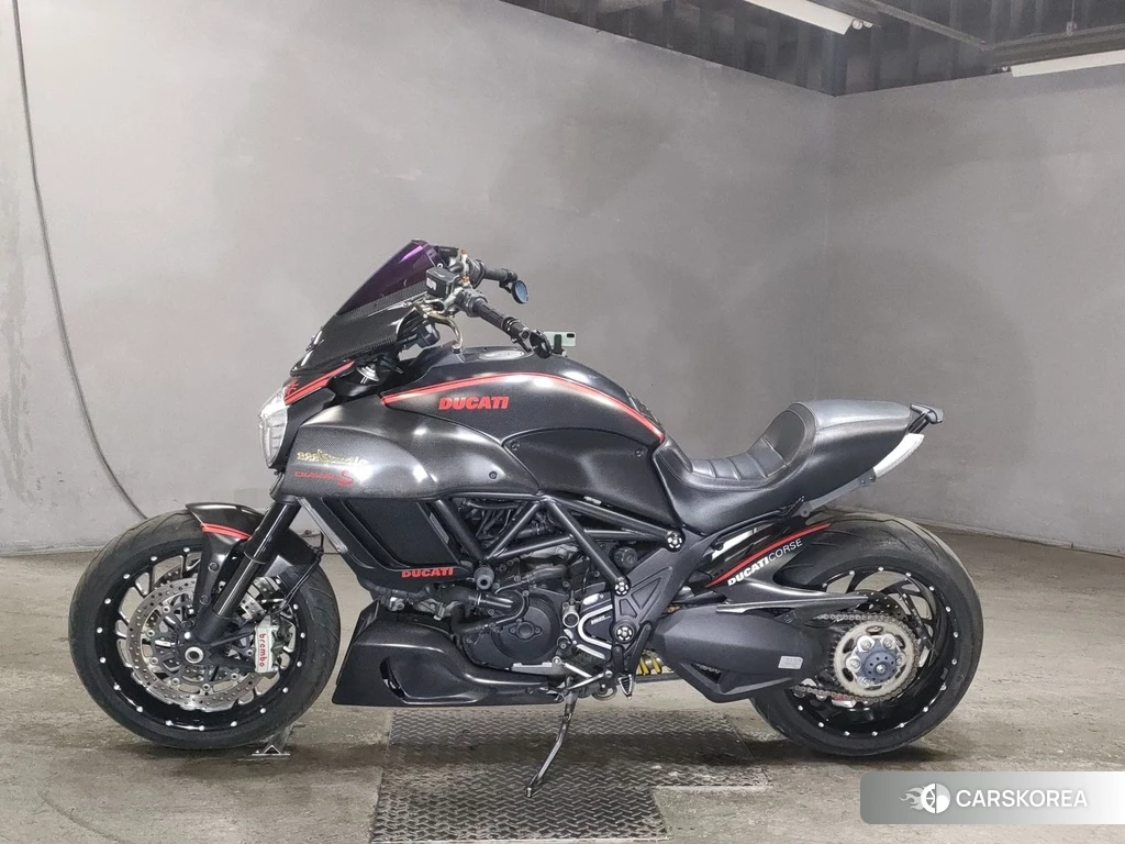 Проданный Ducati DIAVEL CARBON 2014 из Японии, фото 2