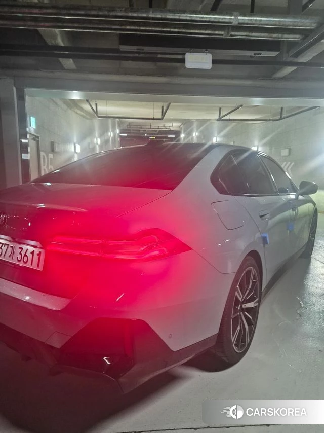 BMW 5 Series (G60) 2025 Цвет галактики из Кореи, фото 2