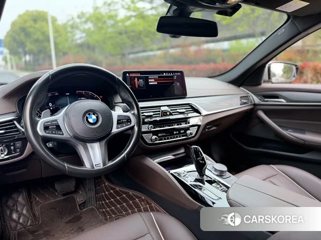 BMW 5 series 2021 Серебристо-серый из Китая, фото 2