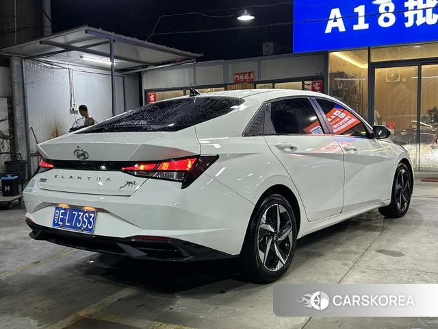 Hyundai Elantra 2023 Белый из Китая, фото 2