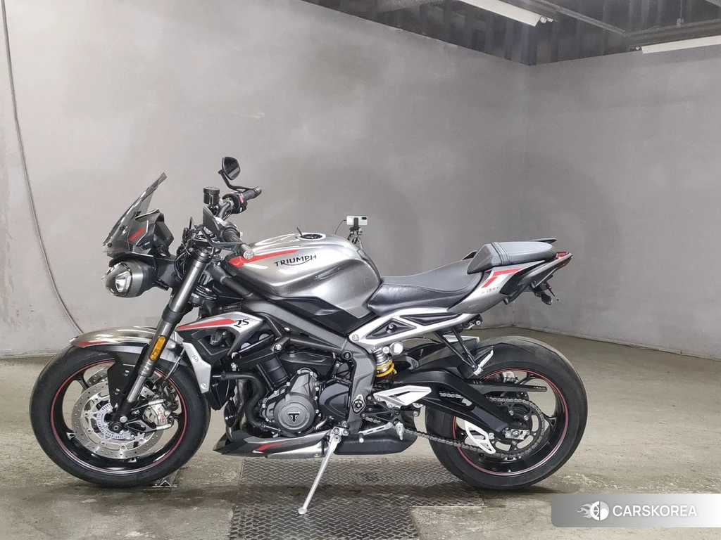 Проданный Triumph STREET TRIPLE 765 RS 2021 из Японии, фото 2
