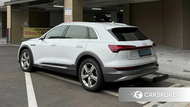 Audi e-Tron 2021 Белый из Кореи, фото 2