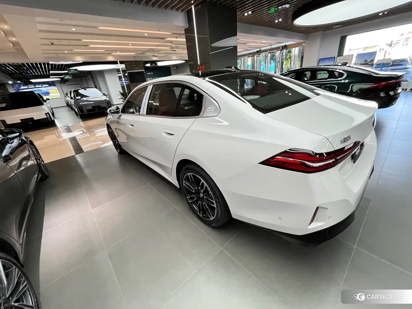 BMW 5 series 2026 Белый из Китая, фото 2