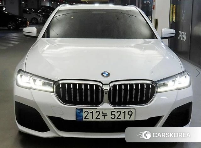BMW 5 Series (G30) 2021 Белый из Кореи, фото 2