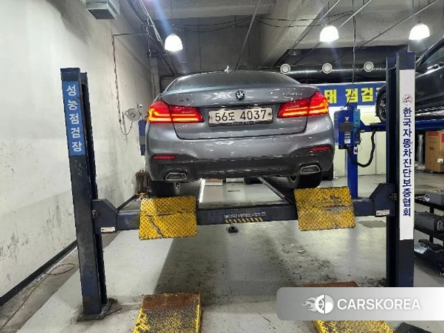 BMW 5 Series (G30) 2018 Серебристо-серый из Кореи, фото 2