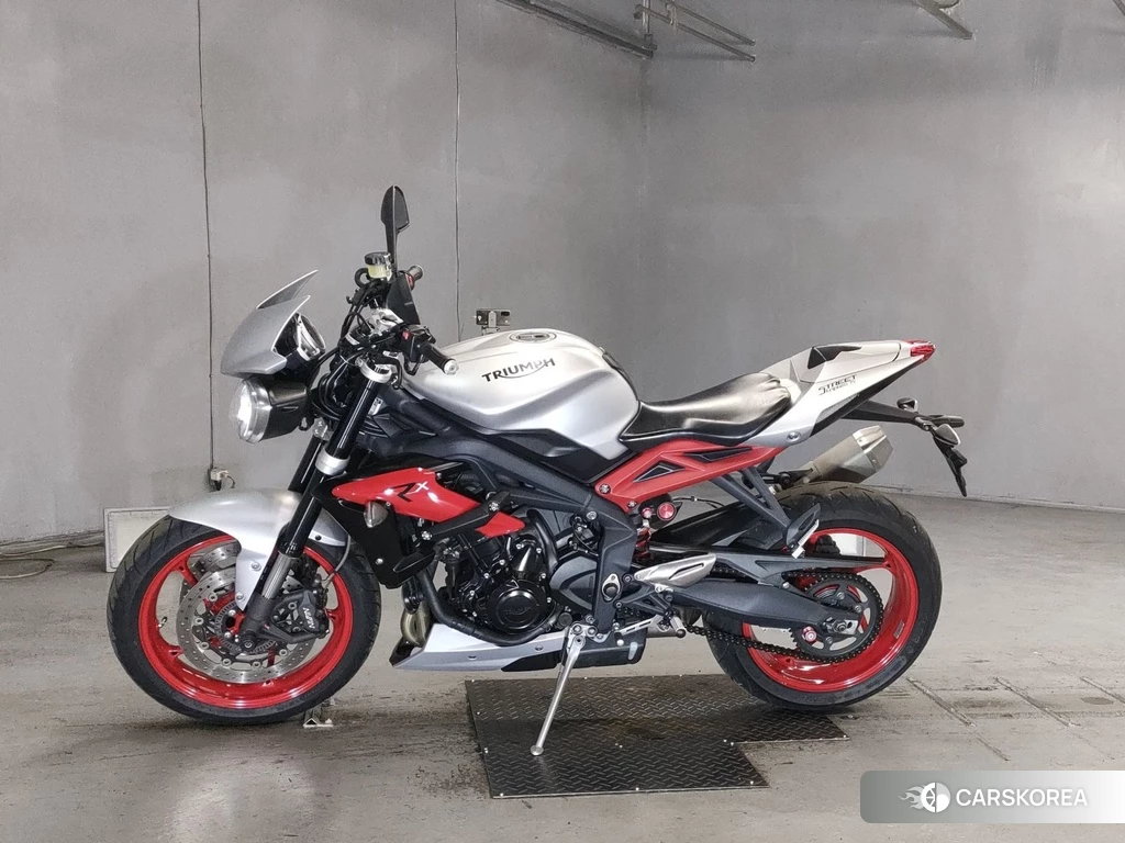 Проданный Triumph STREET TRIPLE RX 2015 из Японии
