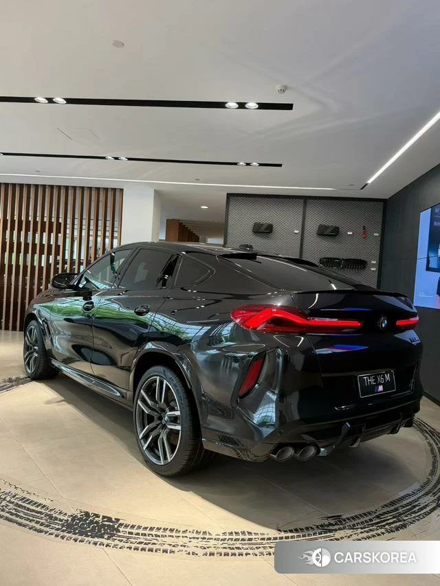 BMW X6 M 2023 Черный из Китая, фото 2