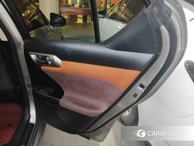Lexus CT id 4262010 из Китая 9