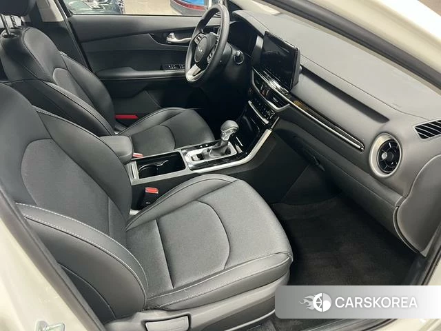 Kia K3 2023 Белый из Китая, фото 4