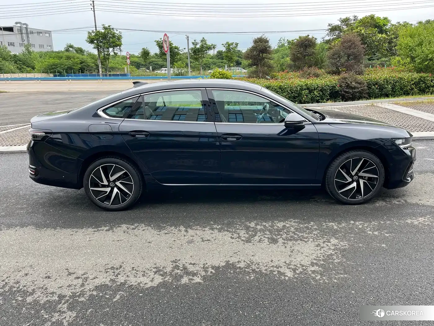 Volkswagen Magotan 2024 Синий из Китая, фото 2