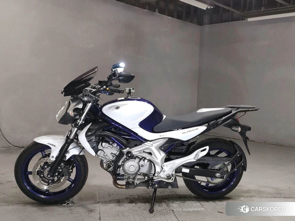 Проданный Suzuki GLADIUS 400 2010 из Японии, фото 2