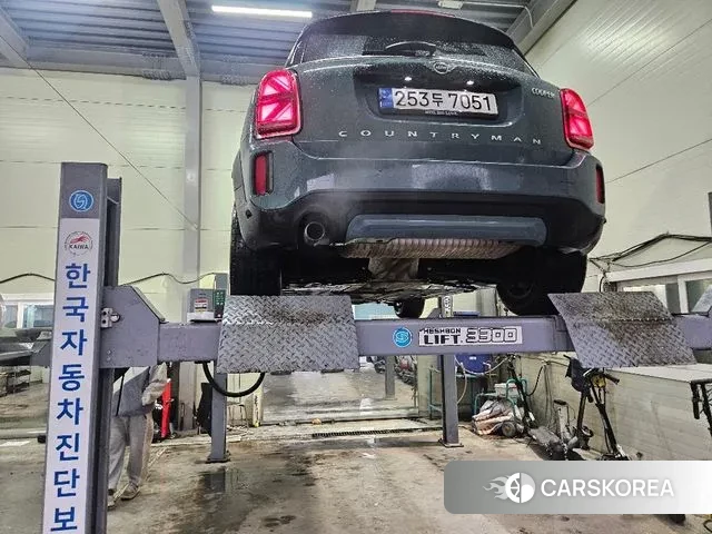 Mini Cooper Countryman 2022 Зеленый из Кореи, фото 2
