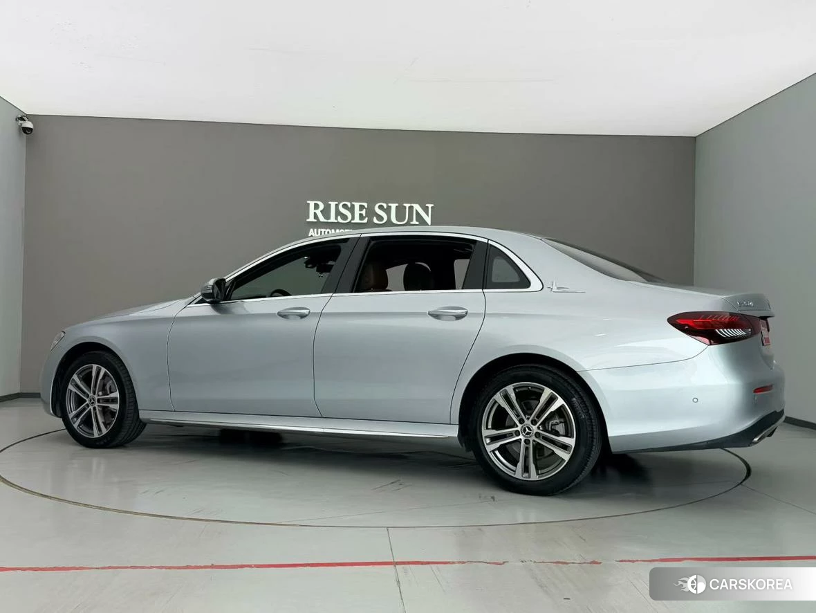 Mercedes-Benz E-class 2023 Серебристо-серый из Китая, фото 2
