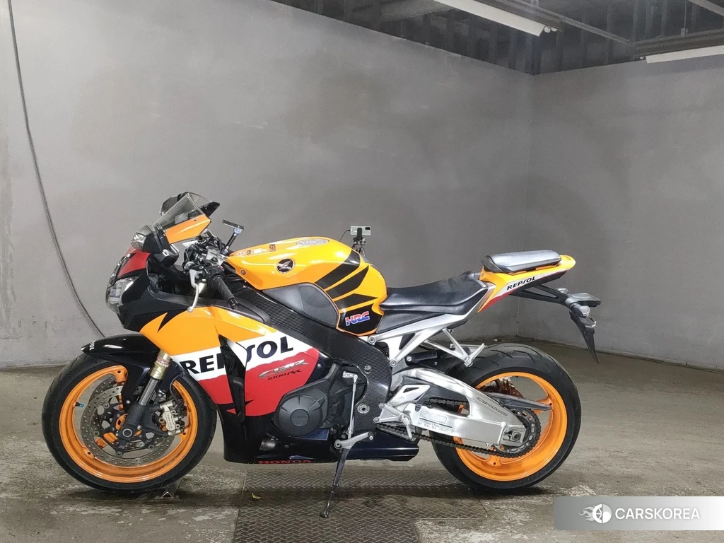 Проданный Honda CBR1000RR 2010 из Японии