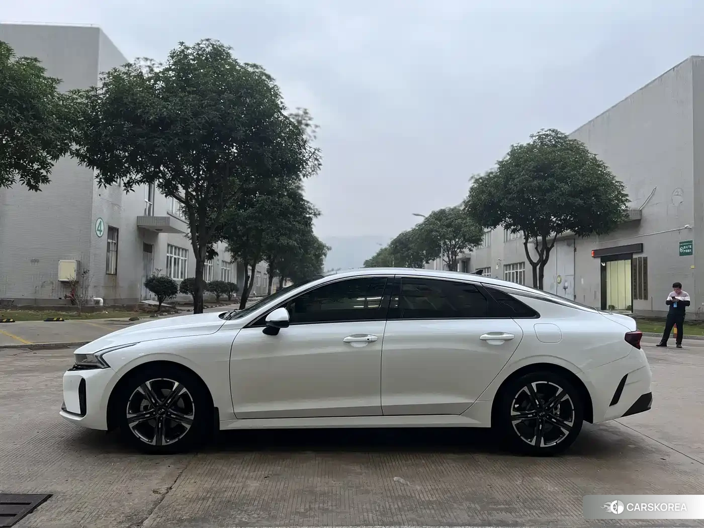 Kia K5 2021 Белый из Китая, фото 2
