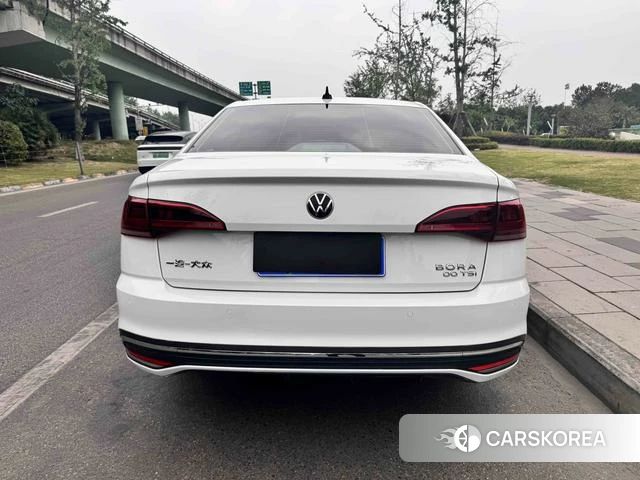 Volkswagen Bora 2023 Белый из Китая, фото 3
