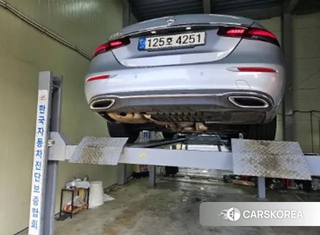 Mercedes-Benz E-Class W213 2022 Серебристо-серый из Кореи, фото 2