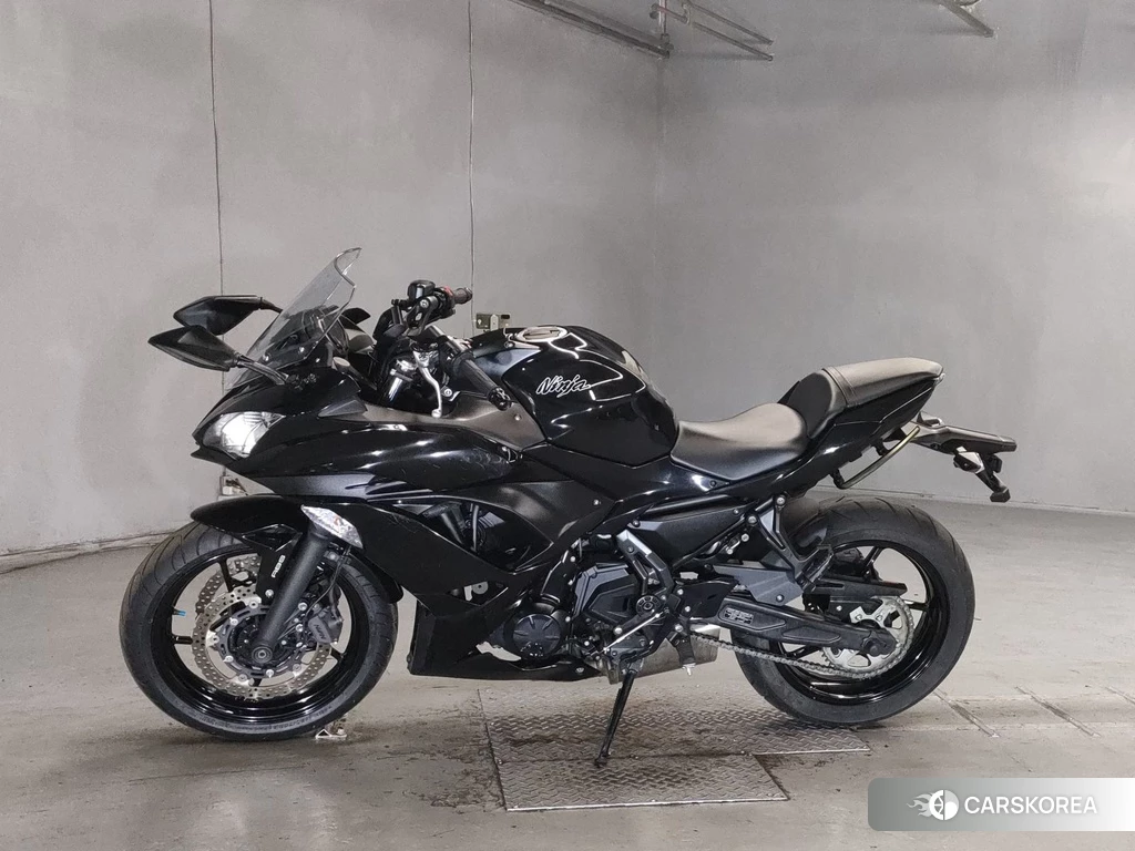 Проданный Kawasaki NINJA 650 2018 из Японии