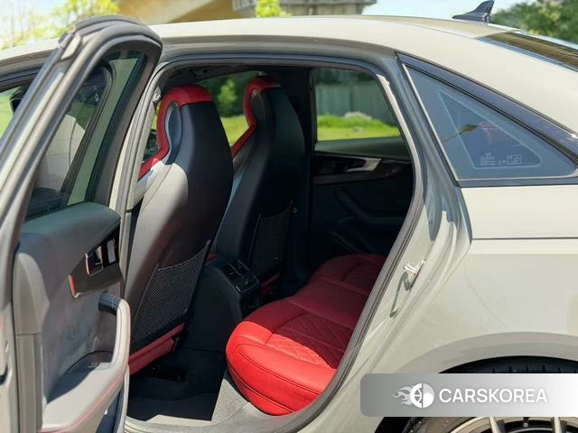 Audi S4 2022 Темно-серый из Китая, фото 2