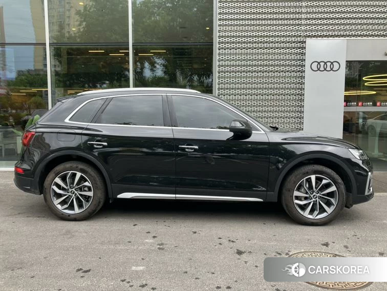 Audi Q5L 2021 Черный из Китая, фото 4