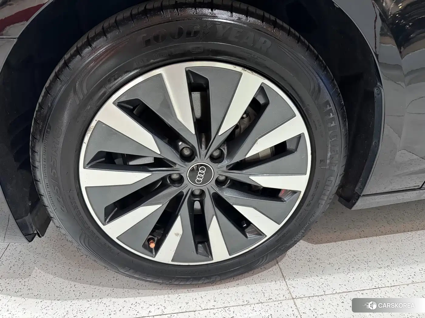 Audi A6L id 4578218 из Китая 10