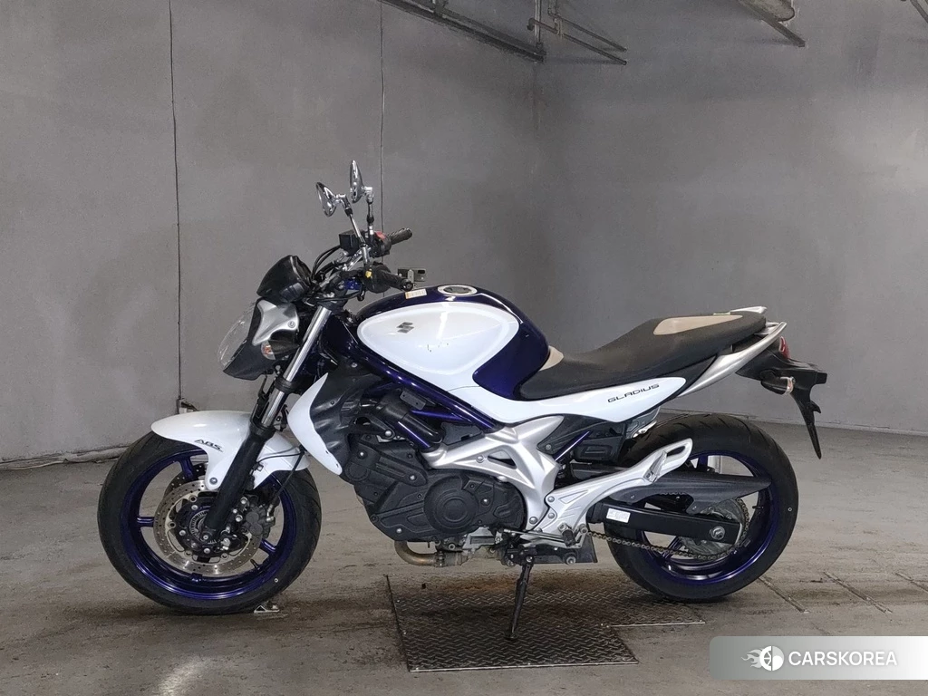 Проданный Suzuki GLADIUS 400 2011 из Японии, фото 2