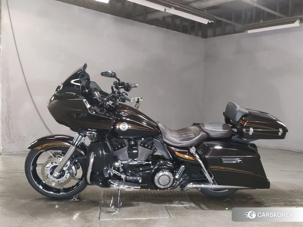 Проданный Harley-Davidson Road Glide FLTRXSE1800 CVO 2012 из Японии