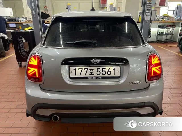Mini Cooper 2024 Серебряный из Кореи, фото 2