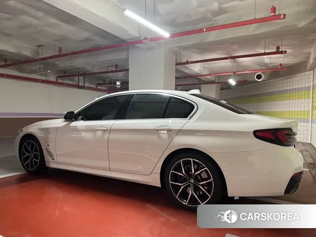 BMW 5 Series (G30) 2021 Белый из Кореи, фото 2