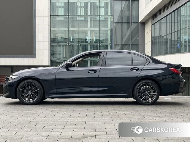 BMW 3 series 2024 Темно-серый из Китая, фото 6