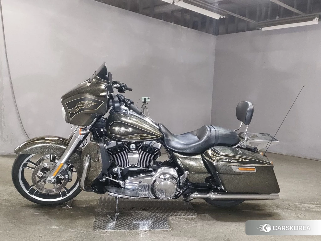 Проданный Harley-Davidson Street Glide FLHXS1690 2016 из Японии