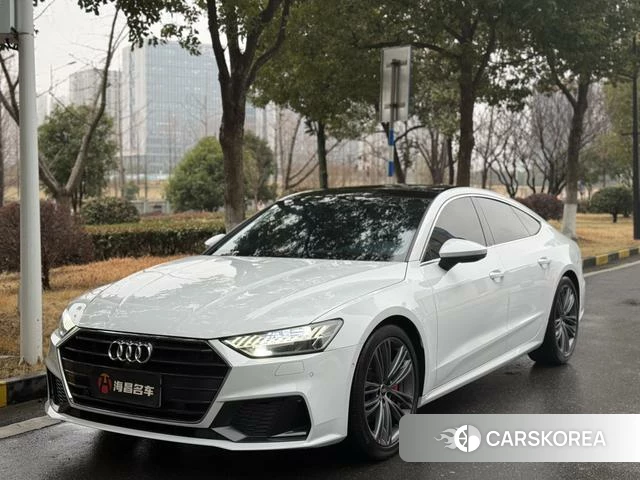Audi A7 2023 Белый из Китая, фото 2