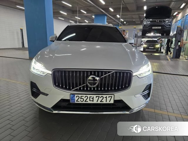 Volvo XC60 second Generation 2023 Белый из Кореи, фото 2