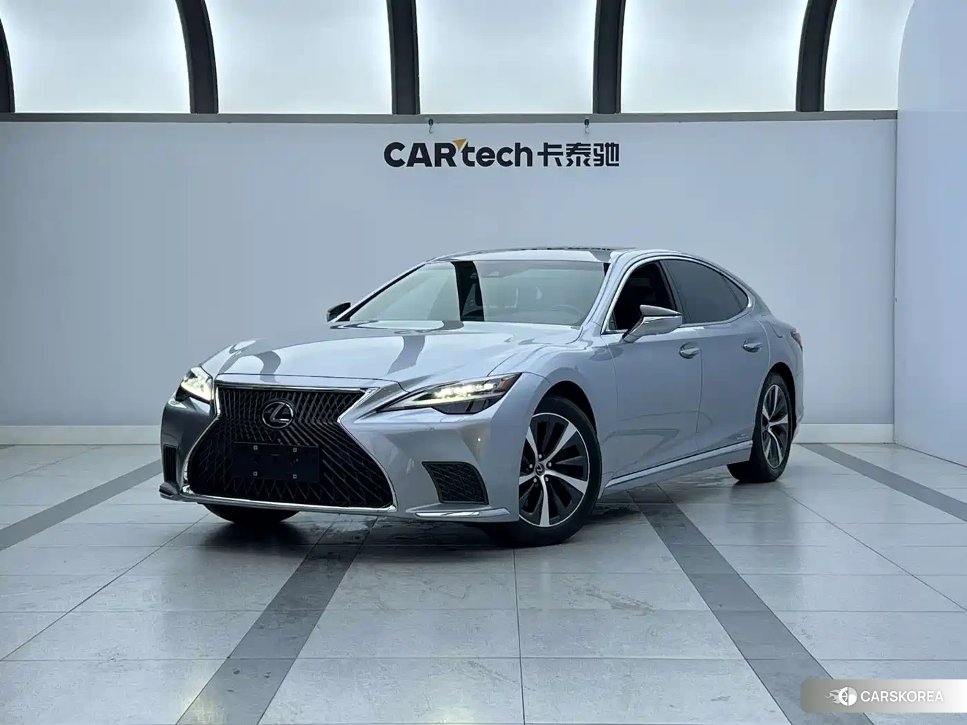 Lexus LS 2022 Silver/gray из Китая, фото 4