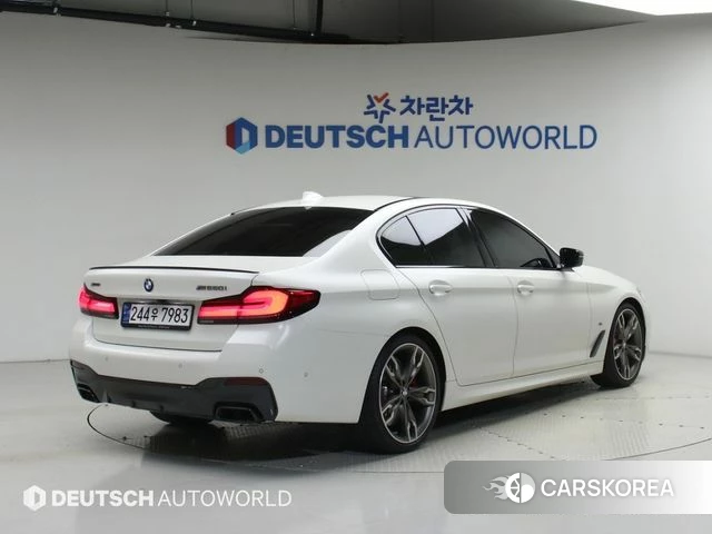 BMW 5 Series (G30) 2023 Белый из Кореи, фото 2