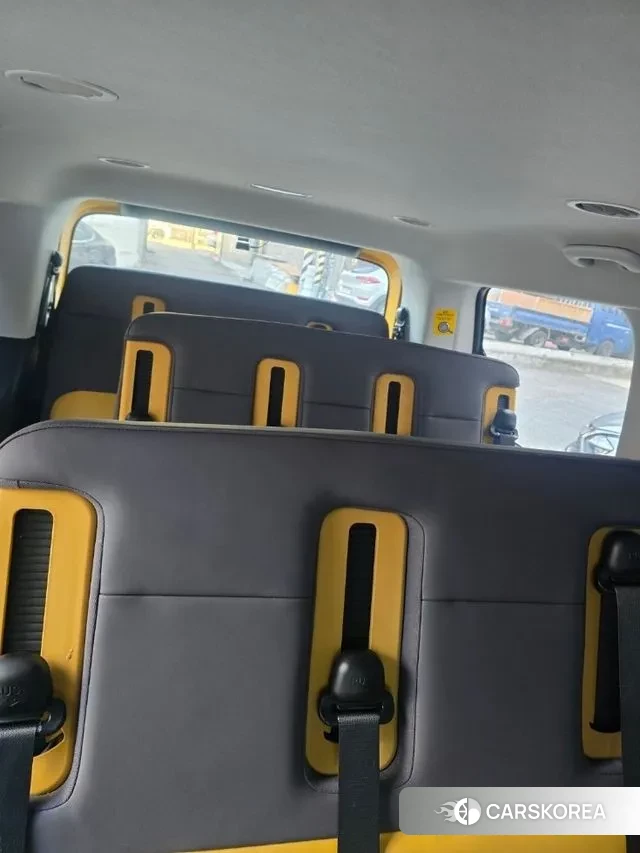 Hyundai Staria 2024 Желтый из Кореи, фото 2