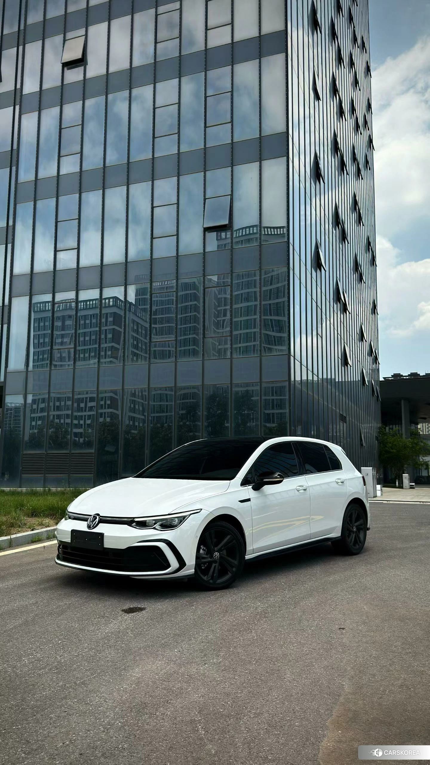 Volkswagen Golf 2023 Белый из Китая, фото 2