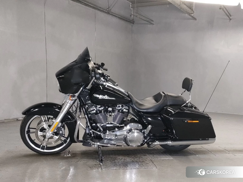 Проданный Harley-Davidson Street Glide FLHX1750 2018 из Японии, фото 2