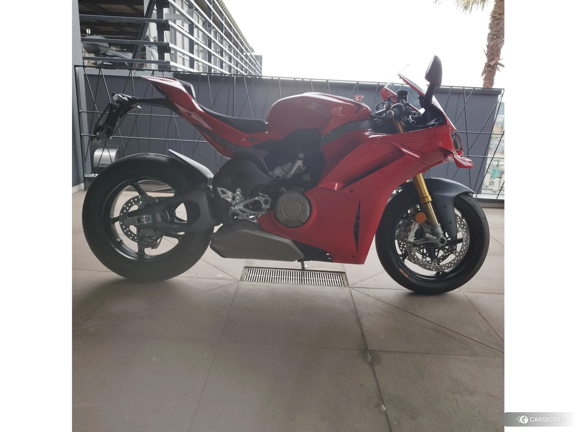 Ducati PANIGALE V4 S 2025 из Японии, фото 3