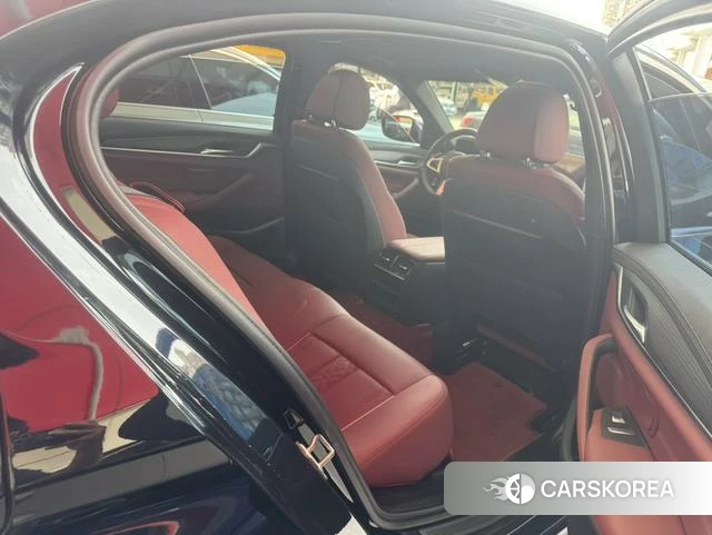 BMW 5 series 2022 Черный из Китая, фото 2