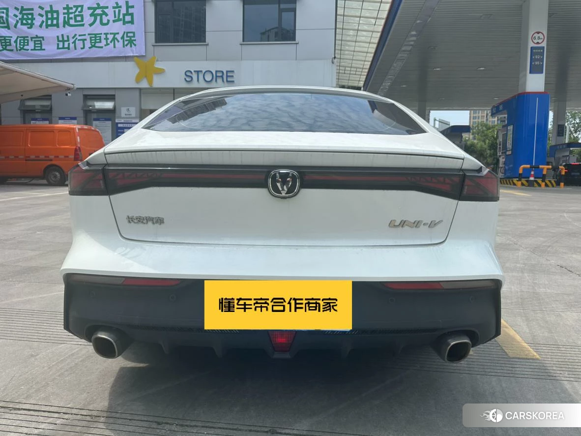 Chang'an UNI-V 2022 Белый из Китая, фото 2