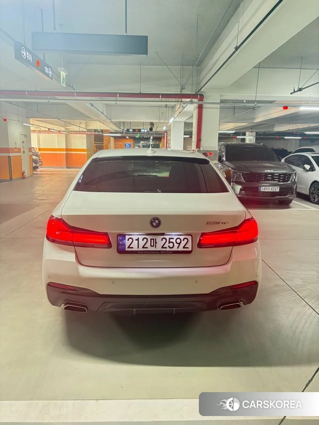BMW 5 Series (G30) 2023 Белый из Кореи, фото 5